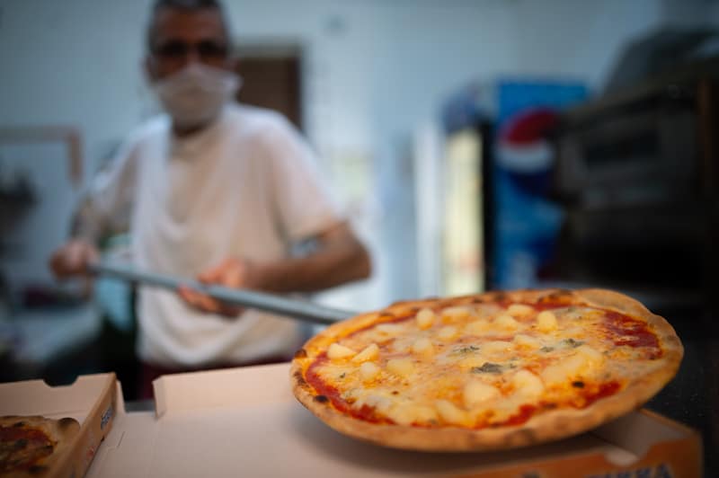 Gorgonzola and pear pizza at Pizzeria Majorana, one of our favourite pizza restaurants in Mallorca.