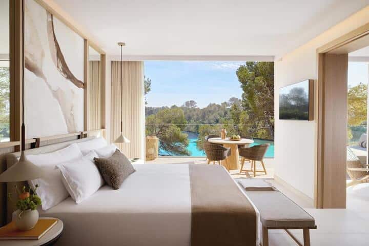 Ikos Porto Petro es uno de los 11 hoteles 5 estrellas Gran Lujo en Mallorca