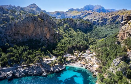 Entorno de la cala de Sa Calobra en Escorca en Mallorca