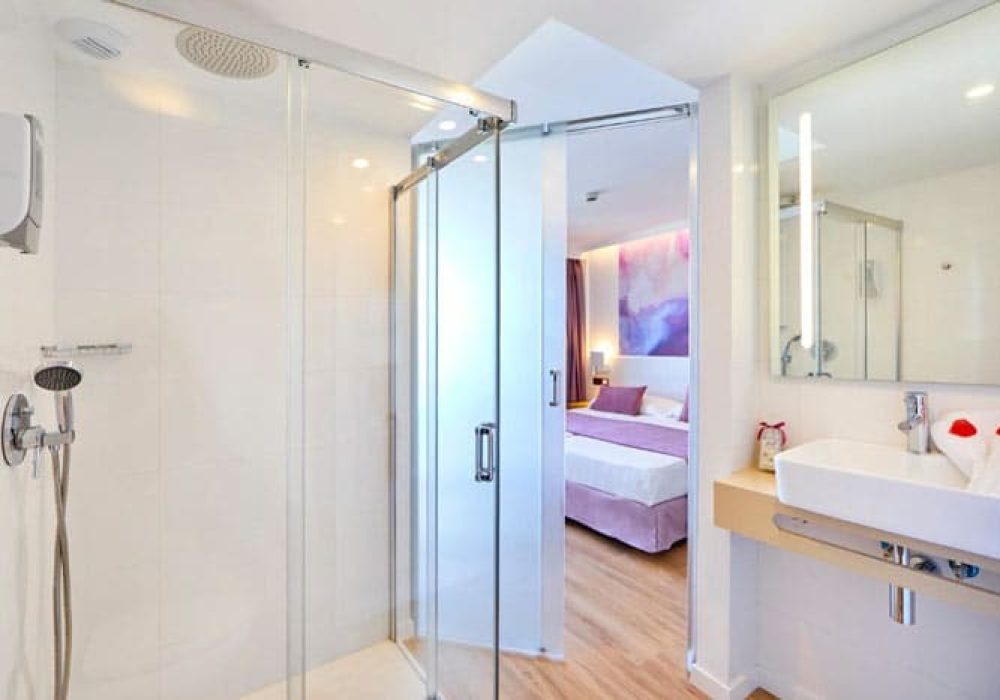 Cuarto de Baño del Hotel Mediterranean Bay