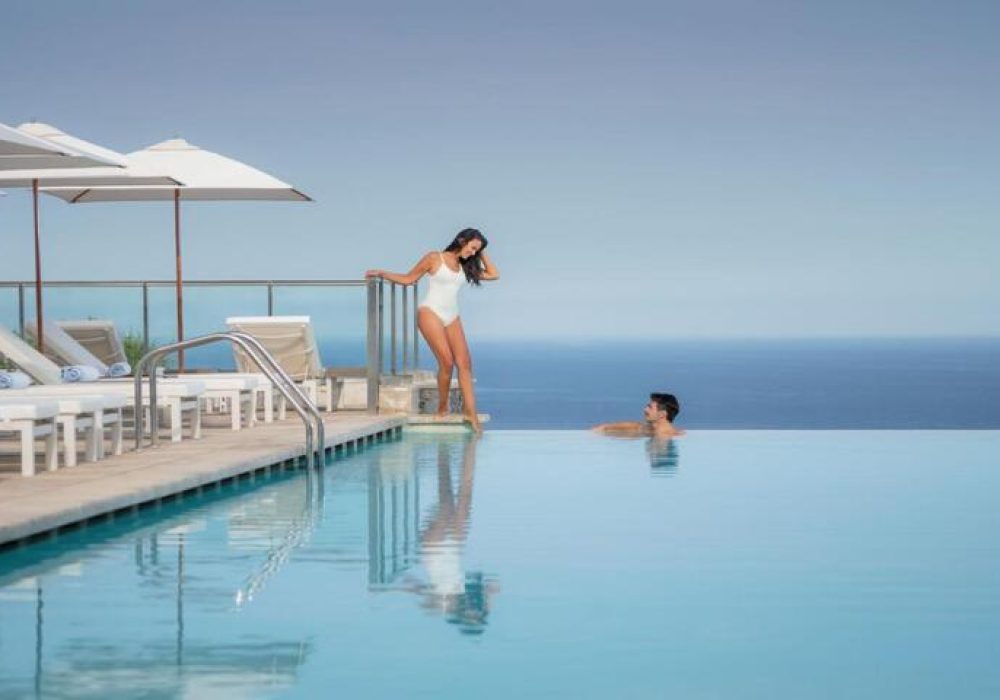 Piscina infinita en Jumeirah Port Soller Hotel & Spa, uno de los hoteles 5 estrellas Gran Lujo en Mallorca